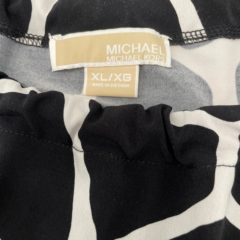 Women’s Michael Kors Black and White Giraffe Print Halter Neckline Top size XL - Picture 6 of 7